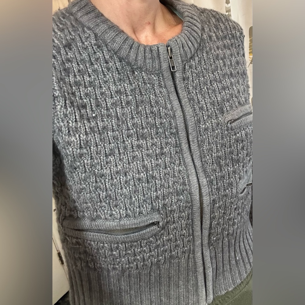💫H&M Longsleeves Women’s Zipper-Down Wool Vest - Picture 3 of 11